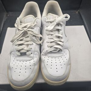 Nike White‎ Athletic Shoes